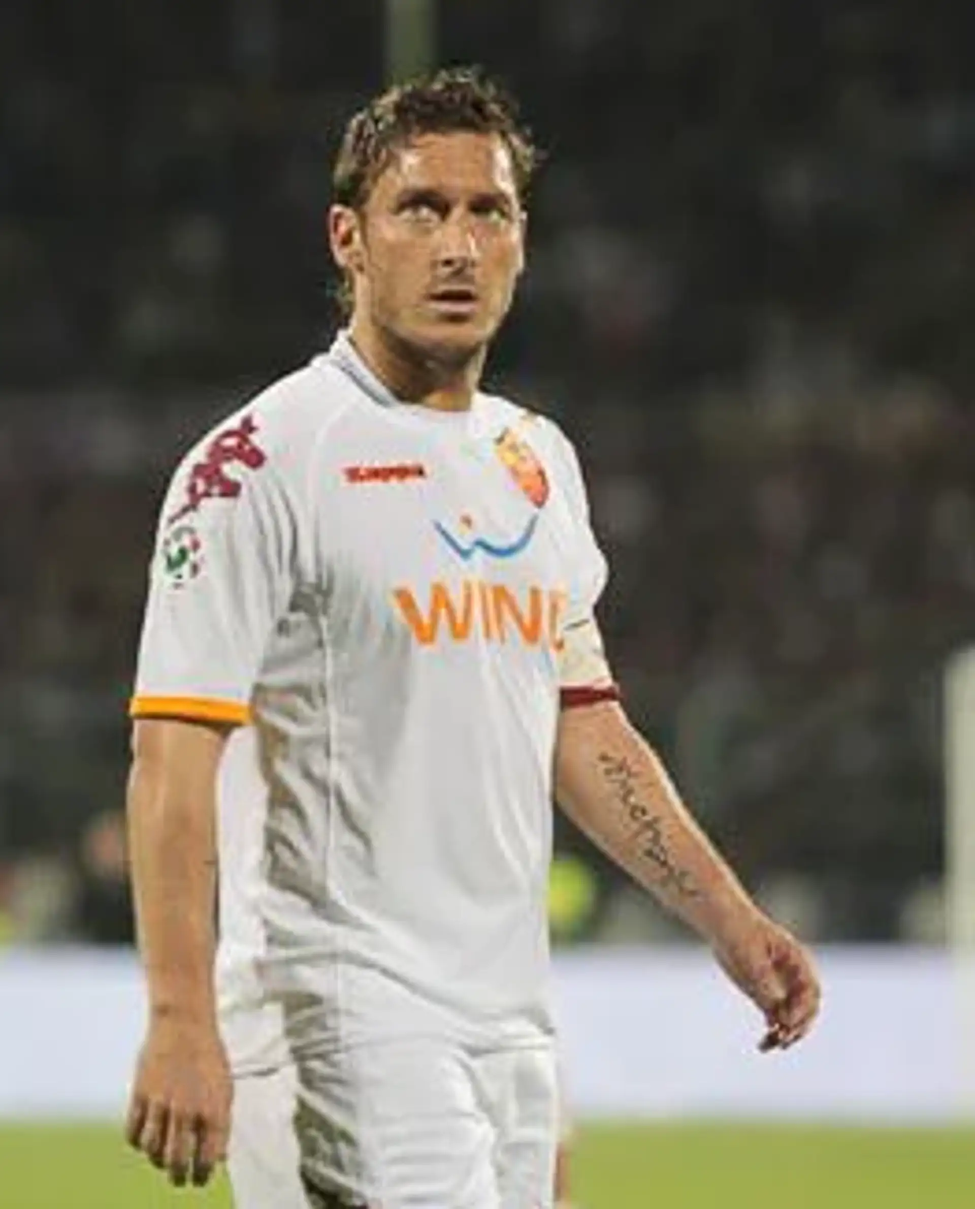Totti e il trapianto di capelli: che cosa mostrano le foto pubbliche