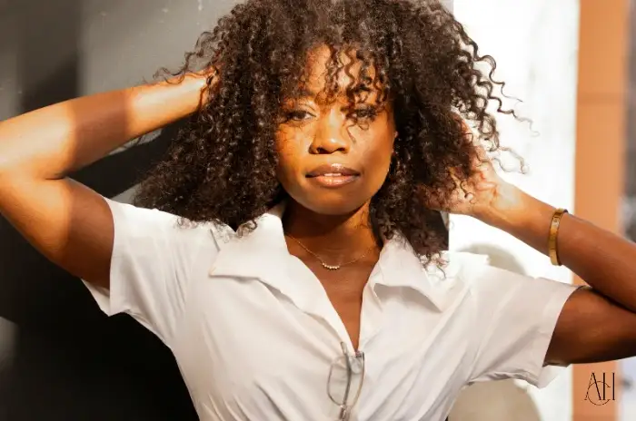 Flokë të dredhur afro